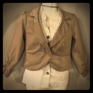 Tan cropped blazer cute back detail juniors small
